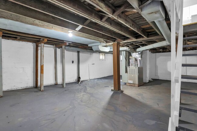 Building Photo - Updated 3 Bed Home