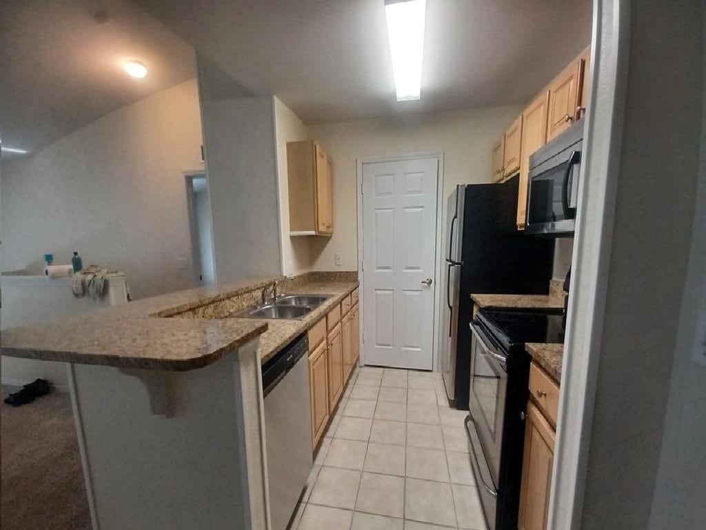 Kitchen - 211 Cape Cod Dr