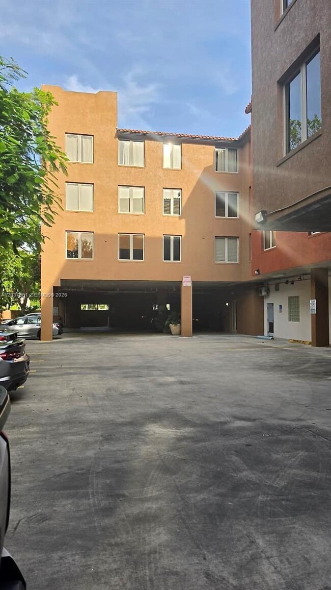 Building Photo - 2630 SW 28th St