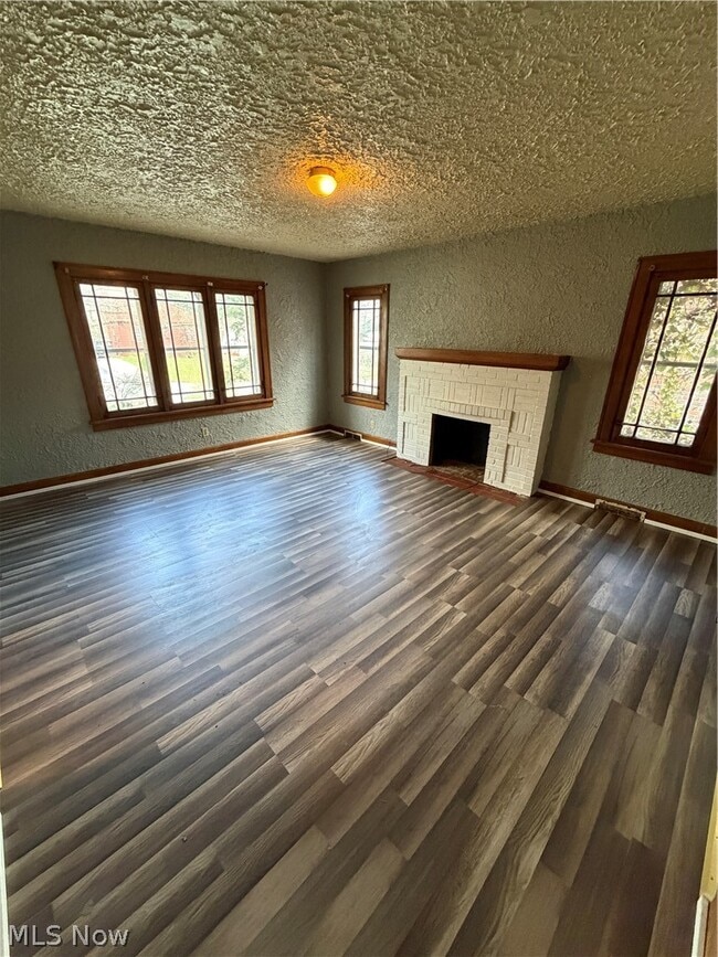 Building Photo - 119 Upland Ave