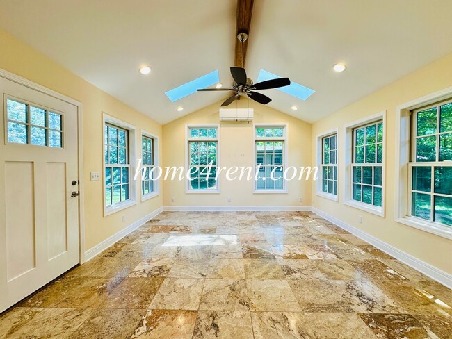 Building Photo - 11131 Wornall Rd