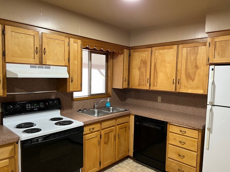 Kitchen - 317 N Elliott St