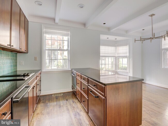 Building Photo - 4354 Westover Pl NW