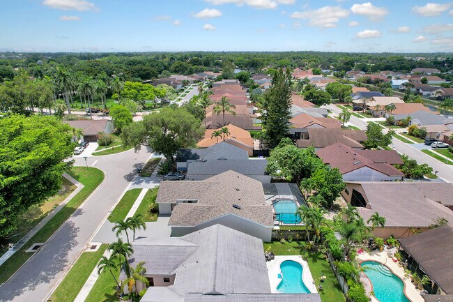 Building Photo - 20977 Country Creek Dr