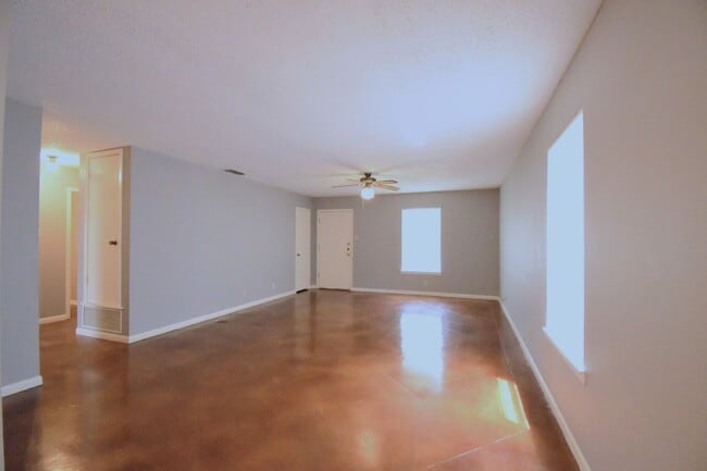 Building Photo - Charming 2 Bedroom, 1 Bath in Whitehouse ISD!