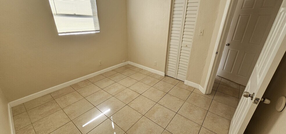 Building Photo - 2860 NW 15th St