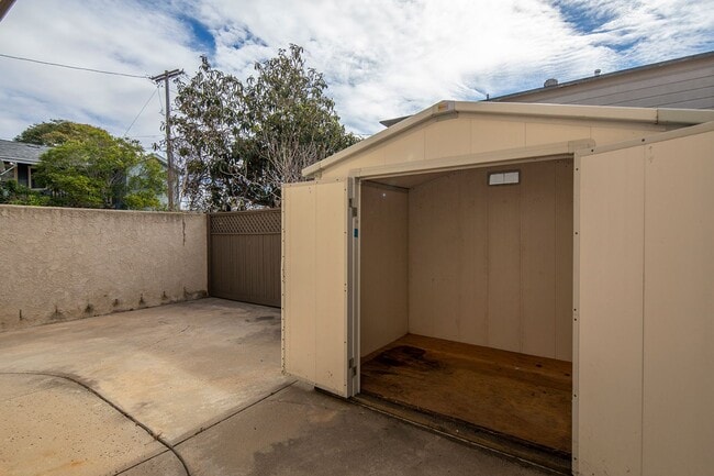Building Photo - *OPEN HOUSE: 8/23 9-10AM* BEAUTIFUL Remode...