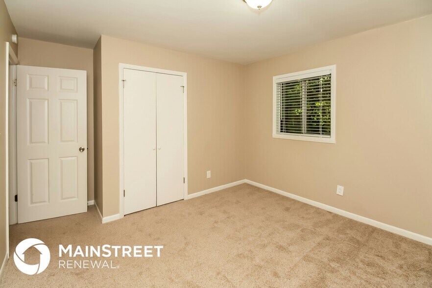 Building Photo - 537 Roxbury Dr