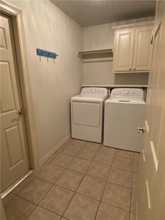 Building Photo - 2949 Bluegrass Pl