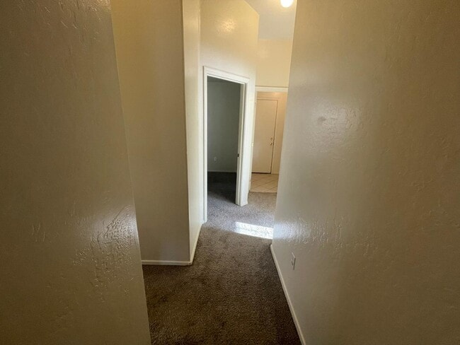 Building Photo - 837 E Glenmere Dr