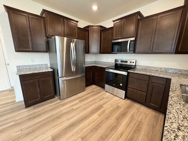 Building Photo - The Grove at Neill's Pointe