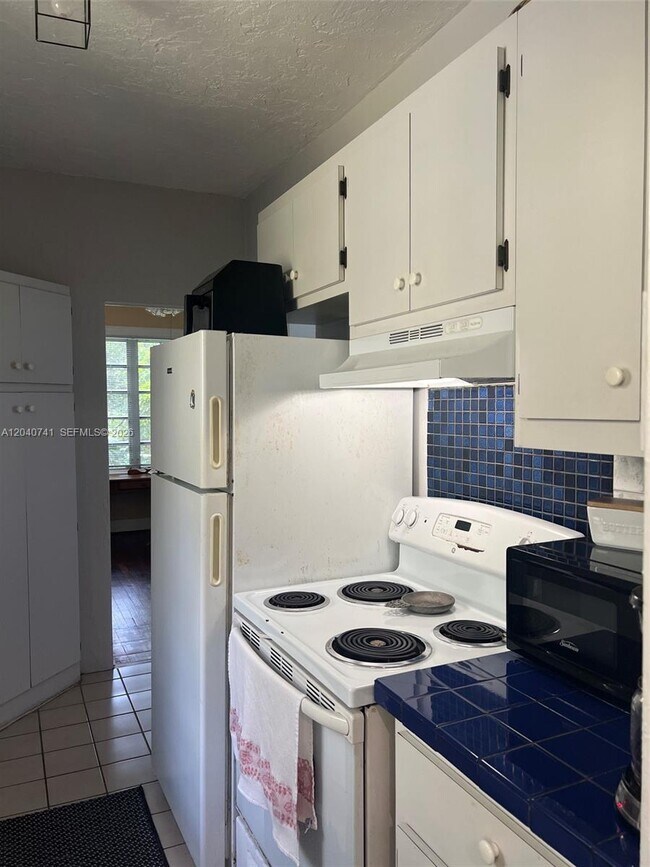 Building Photo - 1209 Aguila Ave