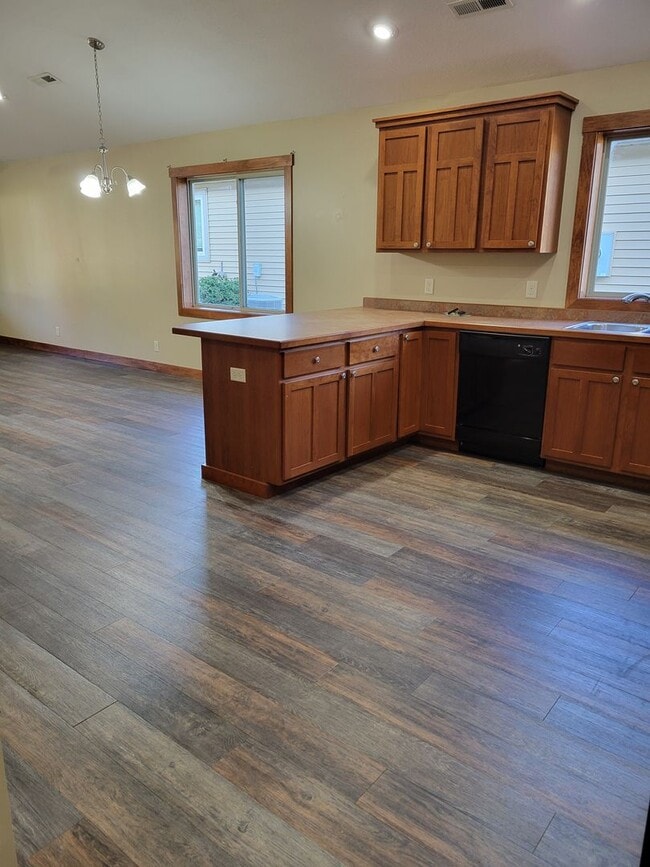 Building Photo - One Level Townhouse