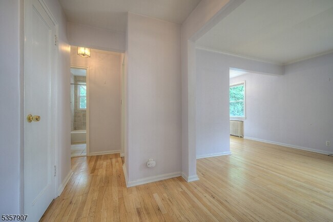 Building Photo - 349 Bloomfield Ave