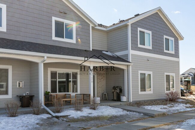 Building Photo - Contemporary 3 Bedroom Towhome in NW Roche...