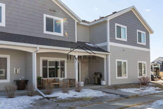 Building Photo - Contemporary 3 Bedroom Towhome in NW Rochester