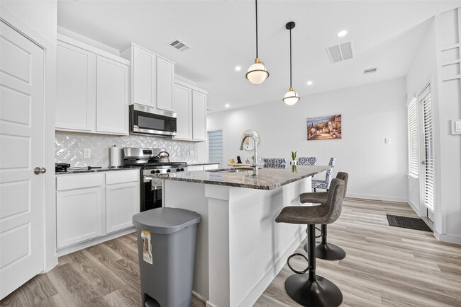 Building Photo - 10206 Penryn Frst Trl