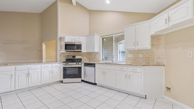 Building Photo - 22503 Holly Branch Dr