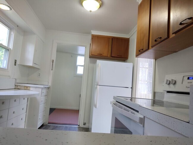 Building Photo - 712 1st St