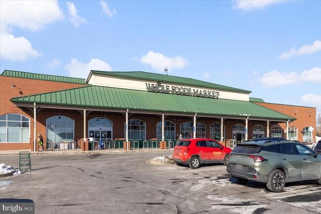 Building Photo - 174 Chevy Chase St