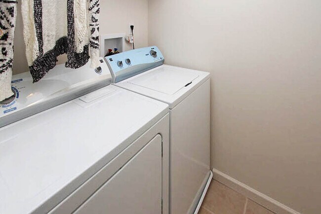 Building Photo - 2 Livery Way