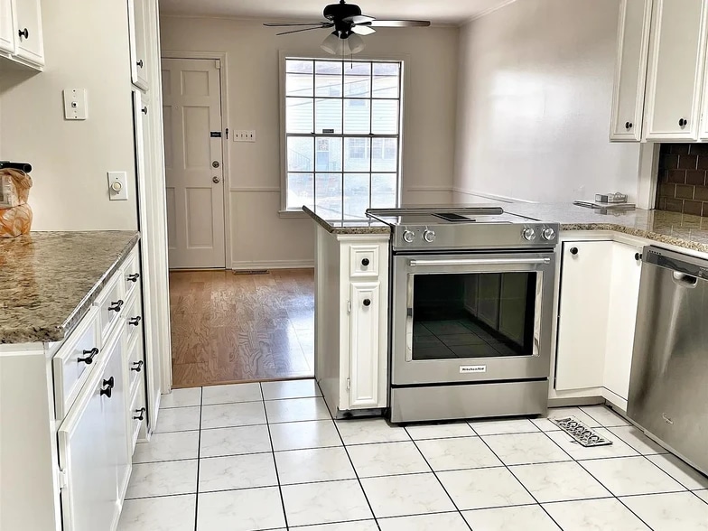 Building Photo - 4108 Royal Oak Dr