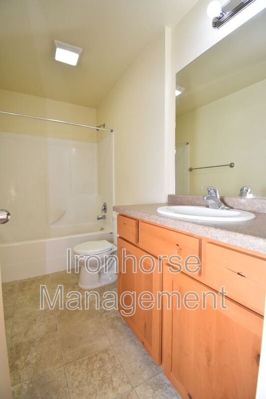 Building Photo - 807 W Villard St