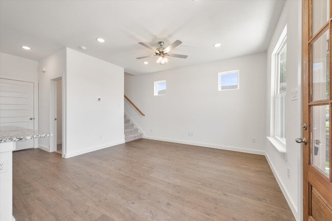Building Photo - 1209 Chestnut Ct