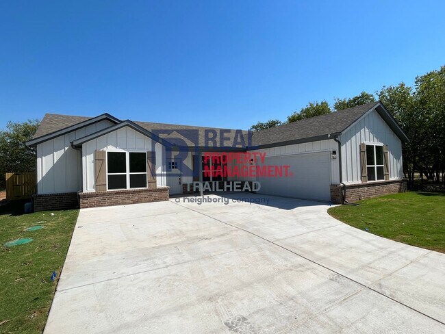 Building Photo - Stylish 3 Bed, 2 Bath Home in Gated Lakeside Community!