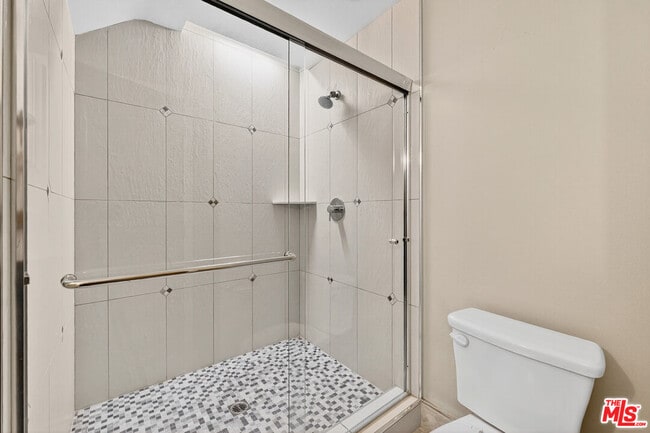 Building Photo - 5933 W Luna Park