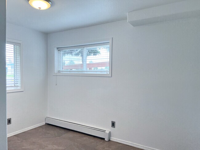 Building Photo - 4300 E 6th Ave