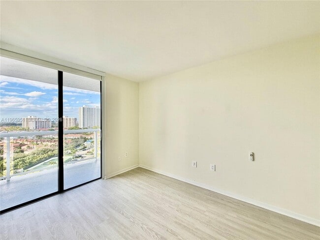 Building Photo - 20515 E Country Club Dr