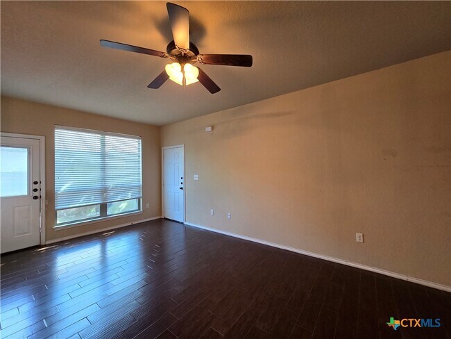 Building Photo - 203 Anne Louise Dr