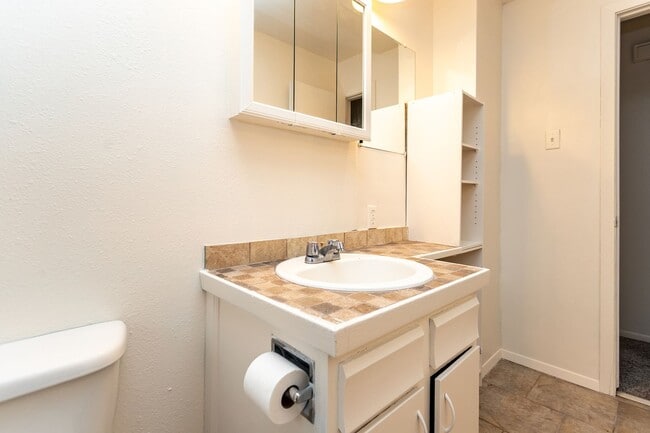 Building Photo - Stunning Ranch Style Home in East Colorado Springs!