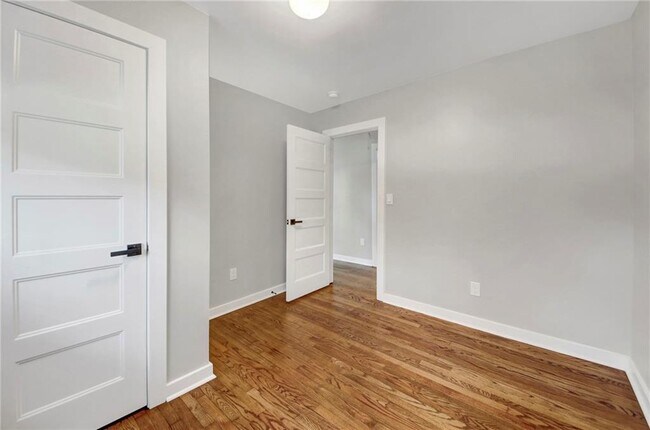 Building Photo - 2692 Rockcliff Rd SE