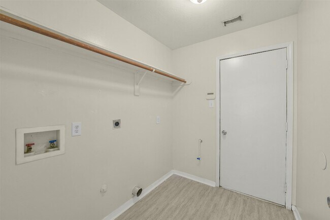 Building Photo - 839 Autumn Point Ln
