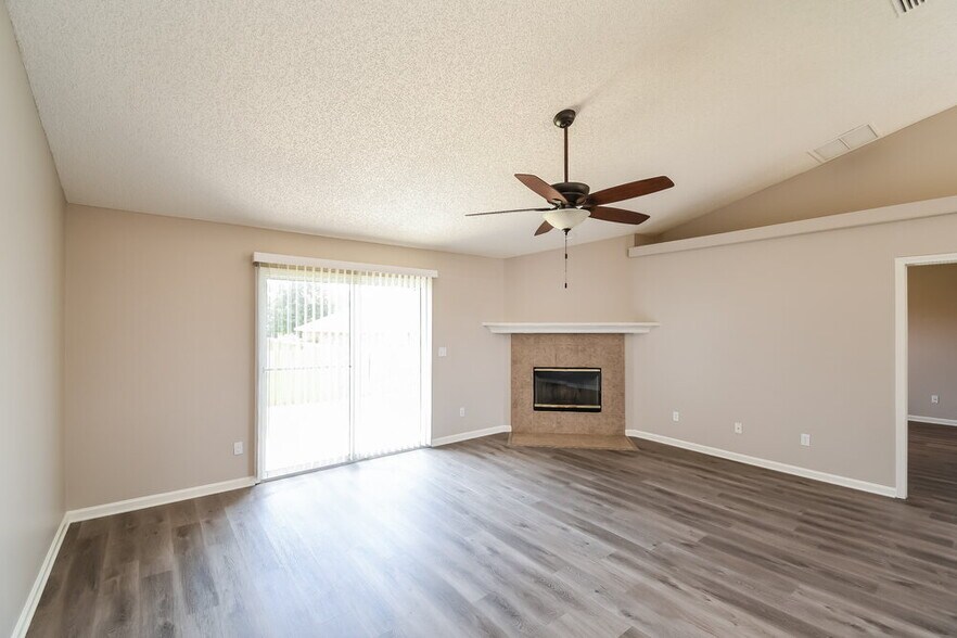Building Photo - 3720 Arava Dr