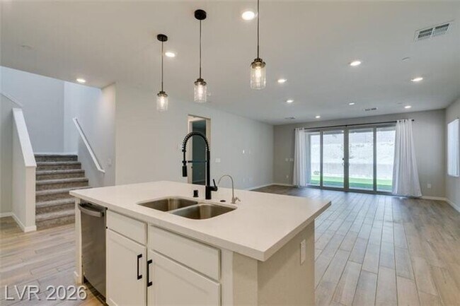Building Photo - BEAUTIFUL 4 BEDROOM PROPERTY IN GATED COMMUNITY!