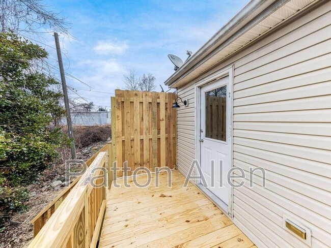 Building Photo - 1754 Meadowbrook Terrace