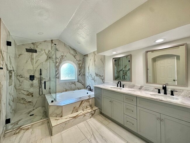Building Photo - Spacious Updated Home In Desirable 92029 I...