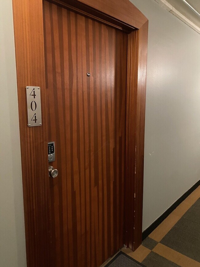 Building Photo - AVAILABLE NOW! Recently remodeled condo on Cherry Creek Trail + Move in Special!