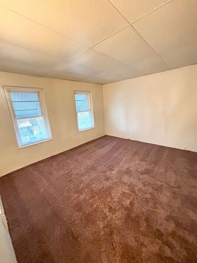 Building Photo - 715 6th St