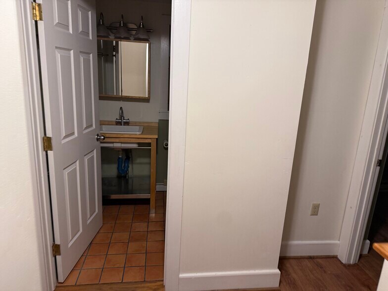 Level 2 Hallway - 274 Prospect St