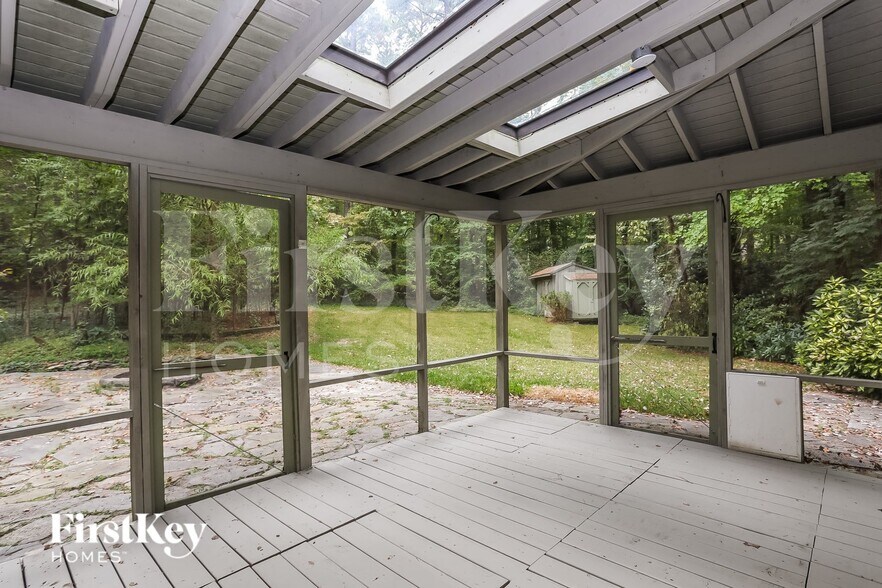 Building Photo - 104 Solway Ct