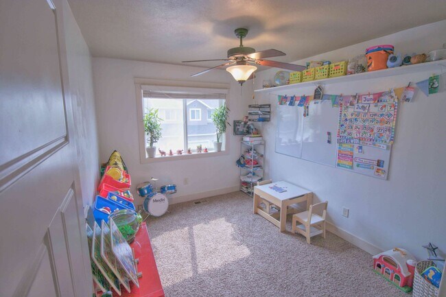 Building Photo - 255 W 2700 N