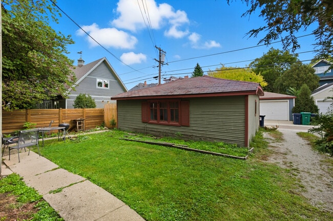 Building Photo - 134 S Kenilworth Ave