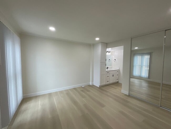 Building Photo - Villa Pacific: Remodeled 2 Bedroom 1.5 Bath Attached Townhouse,