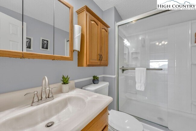 Building Photo - 303 Sugar Top Dr