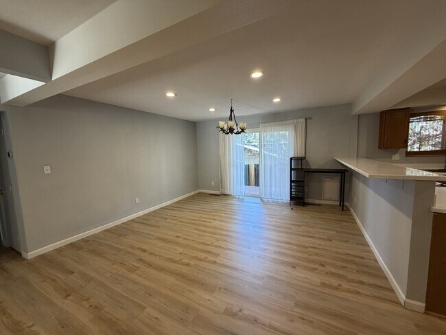 Building Photo - 3204 Apple St