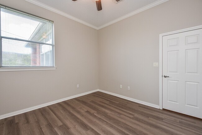 Building Photo - 11102 Waxwing St